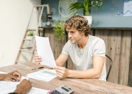 Vom Krankengeld zur Nahtlosigkeit: Was gilt bei dauerhafter Arbeitsunfähigkeit?